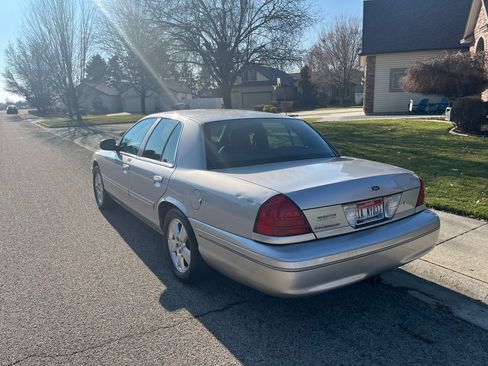 Used 2004 Ford Crown Victoria LX image 5
