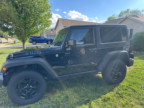 Used 2018 Jeep Wrangler Sport AWD/4WD image 2