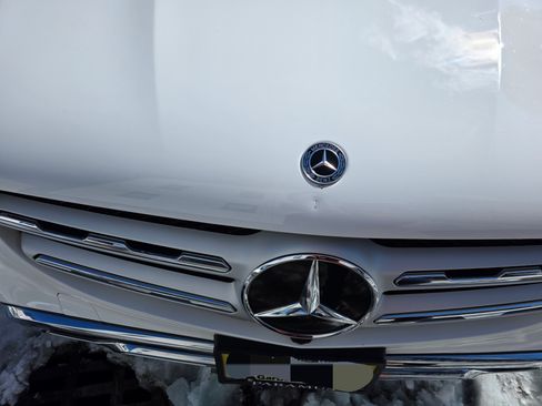 Used 2021 Mercedes-Benz GLC 300 4MATIC image 2