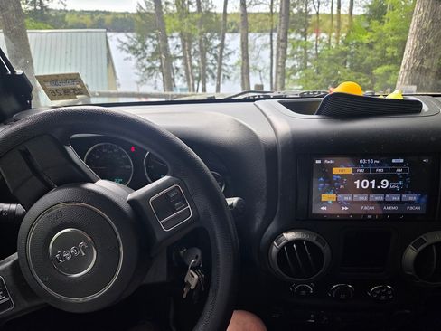 Used 2016 Jeep Wrangler Unlimited Sport AWD/4WD image 5