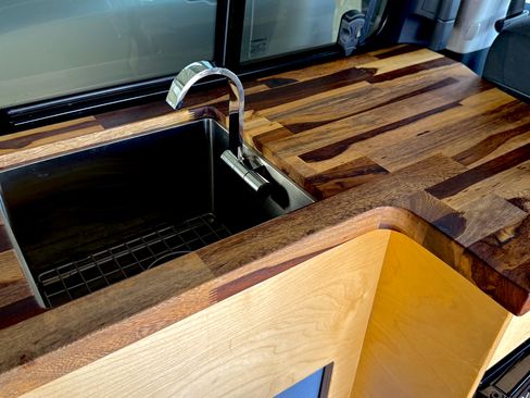 Used 2021 Mercedes-Benz Metris Passenger image 6