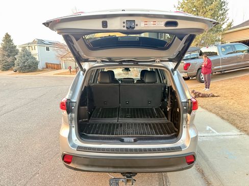 Used 2018 Toyota Highlander Plus w/ Carpet Mat Package (TMS) image 13