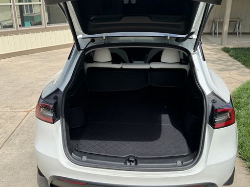 Used 2023 Tesla Model Y Performance AWD/4WD image 10