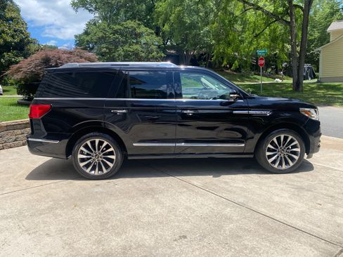 Used 2019 Lincoln Navigator Select RWD image 4