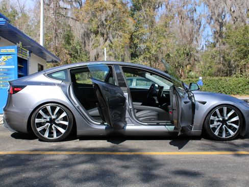 Used 2025 Tesla Model 3 Long Range image 4