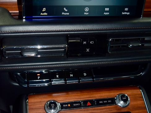 Used 2020 Lincoln Aviator Reserve w/ Equipment Group 202A image 9