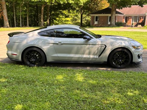 Used 2017 Ford Mustang Shelby GT350 w/ Electronics Package RWD image 5