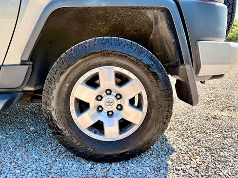 Used 2010 Toyota FJ Cruiser 4WD image 26