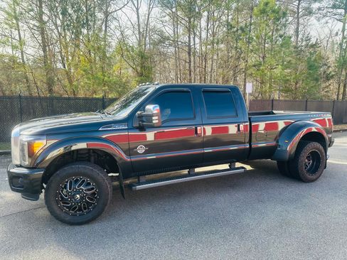 Used 2015 Ford F350 Platinum w/ Snow Plow Prep Package image 18