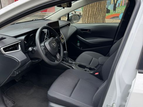 Used 2023 Toyota Corolla LE image 5