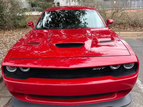 Used 2016 Dodge Challenger SRT Hellcat image 10