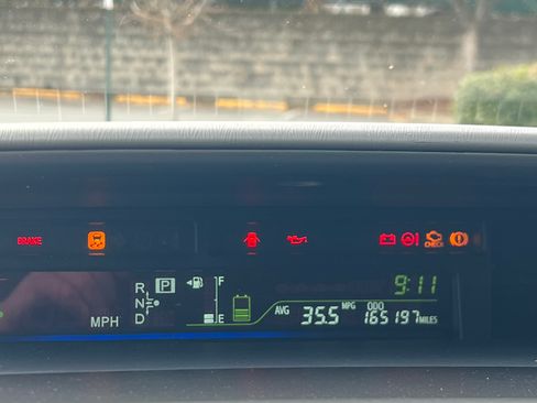 Used 2014 Toyota Prius V Five image 9