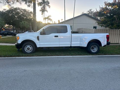 Used 2017 Ford F350 XL image 1