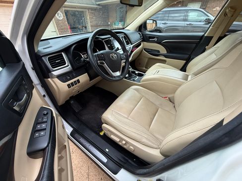 Used 2016 Toyota Highlander Limited image 11