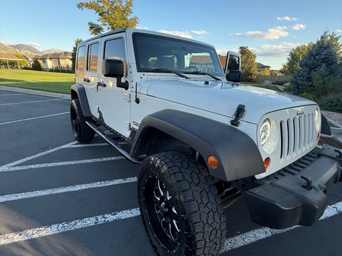 Used 2010 Jeep Wrangler Unlimited Sport AWD/4WD image 4