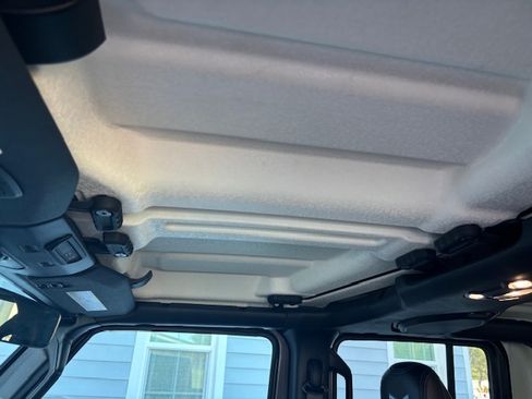 Used 2023 Jeep Gladiator Sport image 27