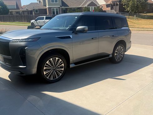Used 2025 INFINITI QX80 Sensory AWD/4WD image 5
