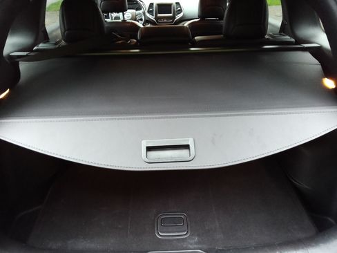 Used 2019 Jeep Cherokee Latitude Plus w/ Cold Weather Group image 24