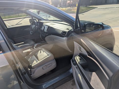 Used 2017 Honda Pilot Touring image 6