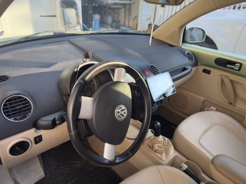 Used 2009 Volkswagen Beetle Coupe image 6