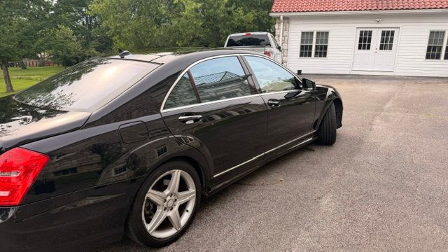 Used 2010 Mercedes-Benz S 550 4MATIC image 4
