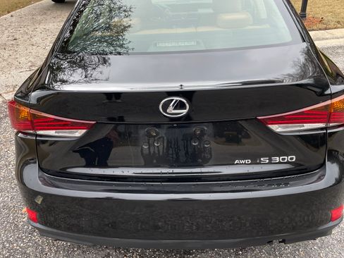 Used 2017 Lexus IS 300 AWD image 4