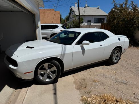 Used 2019 Dodge Challenger SXT RWD image 5