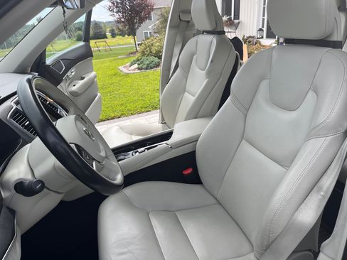 Used 2020 Volvo XC90 T5 Momentum AWD/4WD image 16