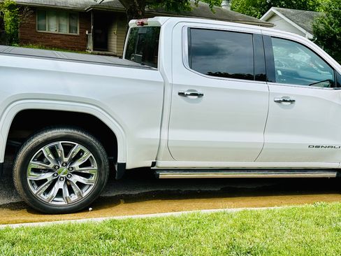 Used 2024 GMC Sierra 1500 Denali AWD/4WD image 2