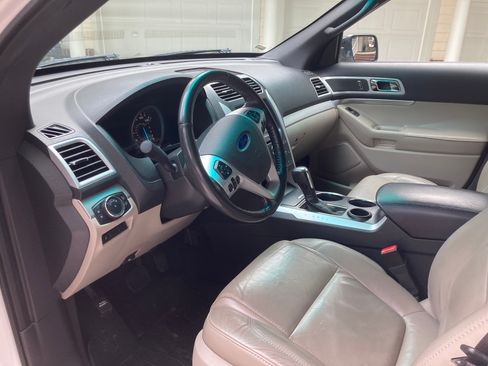 Used 2012 Ford Explorer XLT FWD image 11