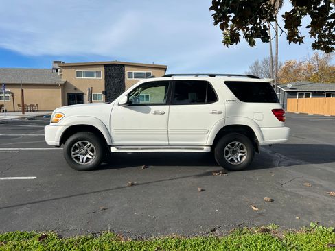 Used 2004 Toyota Sequoia Limited image 8