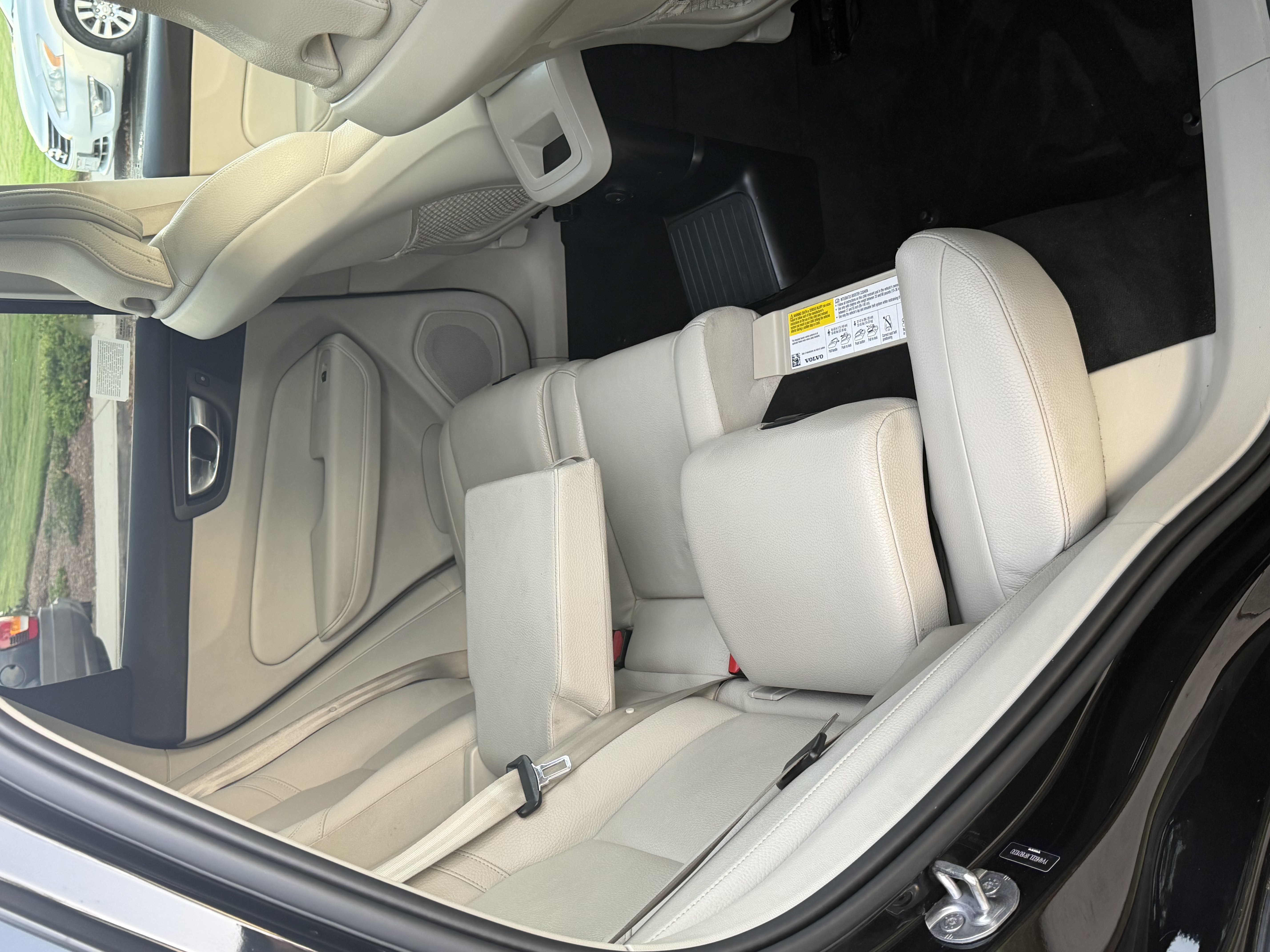 Used 2024 Volvo XC60 T8 Plus w/ Protection Package Premier AWD/4WD image 6