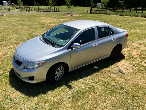 Used 2009 Toyota Corolla LE FWD image 1