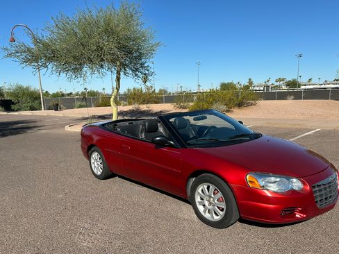 Used 2004 Chrysler Sebring GTC FWD image 2