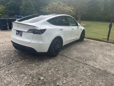 Used 2022 Tesla Model Y Performance image 8
