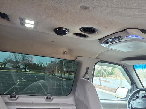 Used 2000 Ford E-150 and Econoline 150 Wagon image 5