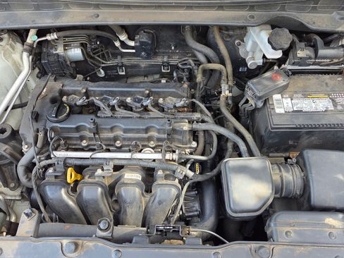 Used 2011 Hyundai Tucson GL image 12