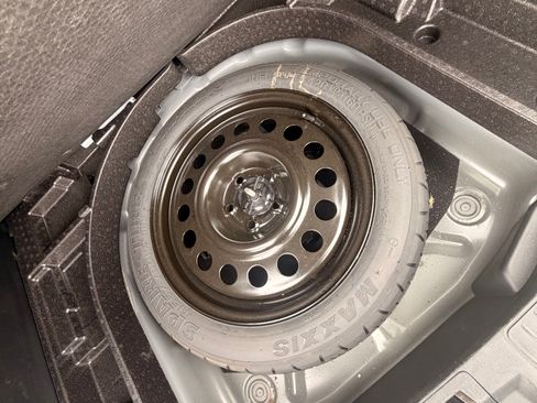 Used 2022 Ford Escape SE w/ SE Sport Appearance Package image 10