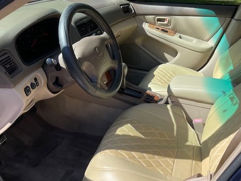 Used 1997 Lexus ES 330 w/ Leather Trim Pkg FWD image 9