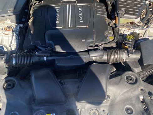 Used 2012 Jaguar XJ image 10