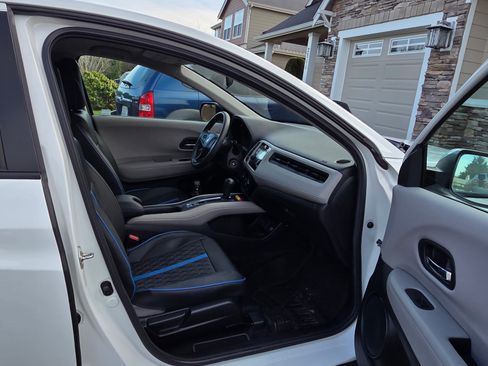 Used 2016 Honda HR-V LX image 6