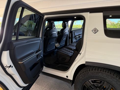 Used 2023 Rivian R1S Adventure AWD/4WD image 19