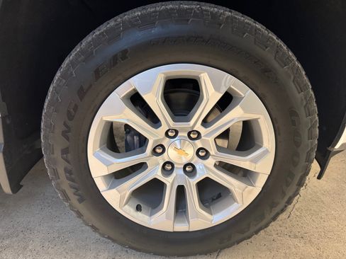 Used 2025 Chevrolet Silverado 1500 LTZ w/ Z71 Off-Road Package image 17