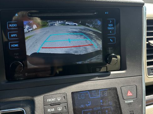 Used 2015 Toyota Sienna XLE w/ XLE Navigation Package AWD/4WD image 5
