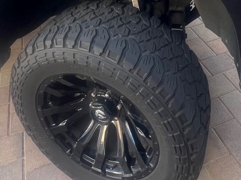 Used 2020 Chevrolet Silverado 1500 High Country w/ Technology Package image 4