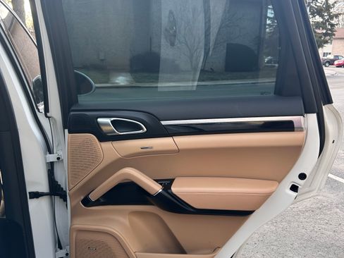 Used 2016 Porsche Cayenne w/ Premium Package image 14