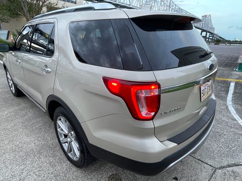 Used 2017 Ford Explorer Limited w/ Equipment Group 301A FWD image 6