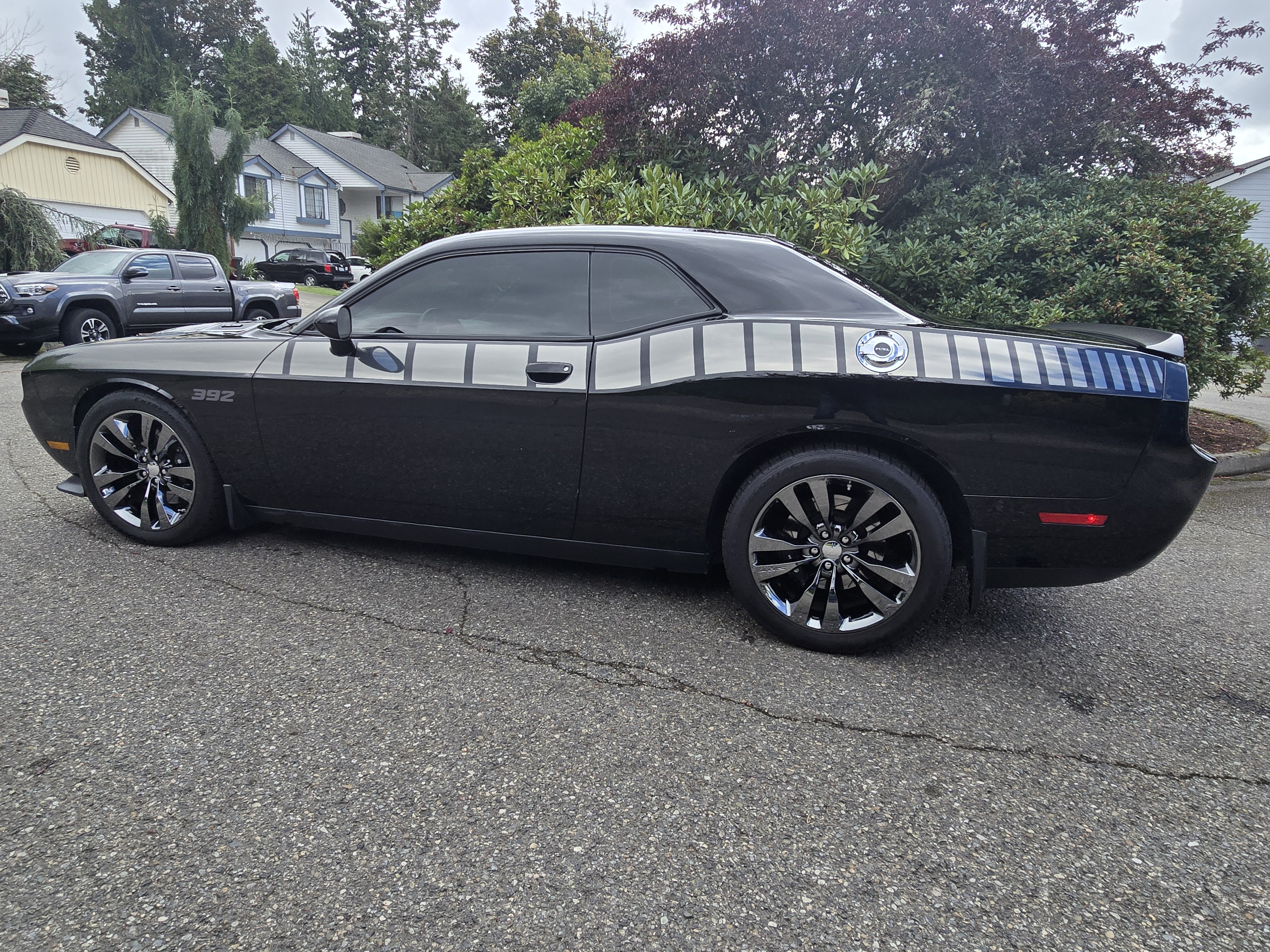 Used 2014 Dodge Challenger SRT8 Core RWD image 4