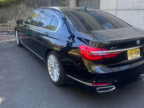 Used 2018 BMW 740i xDrive image 4