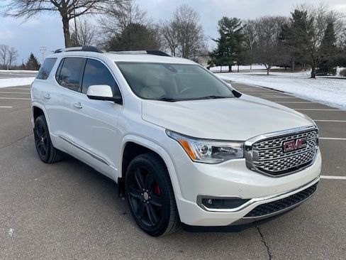 Used 2017 GMC Acadia Denali w/ Technology Package image 2